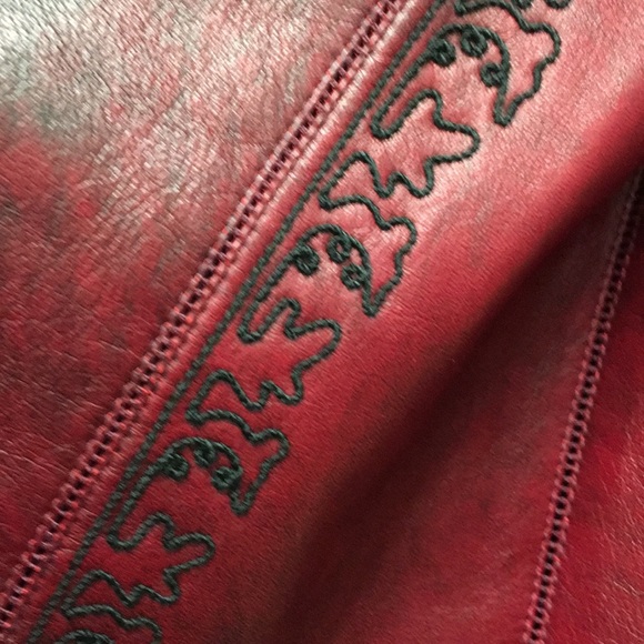 Escada embroidered leather skirt. - Picture 4 of 5